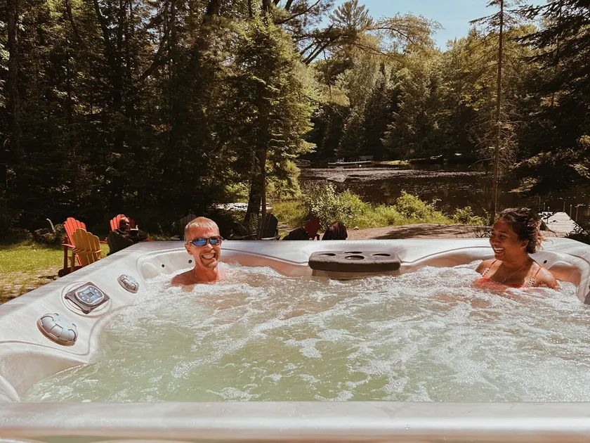 Lakeside Memories Await at Trenanthia's Woody - Image 1