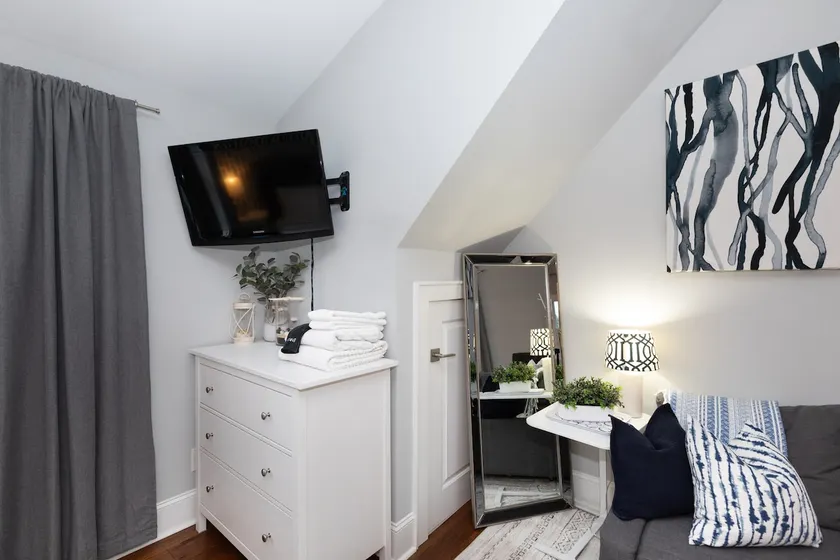 Quiet, Comfy and Stress Free Studio - Image 1