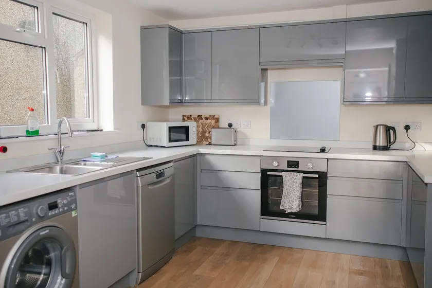 Entire 3 bedroom house, SALISBURY Cathedral City - Image 1