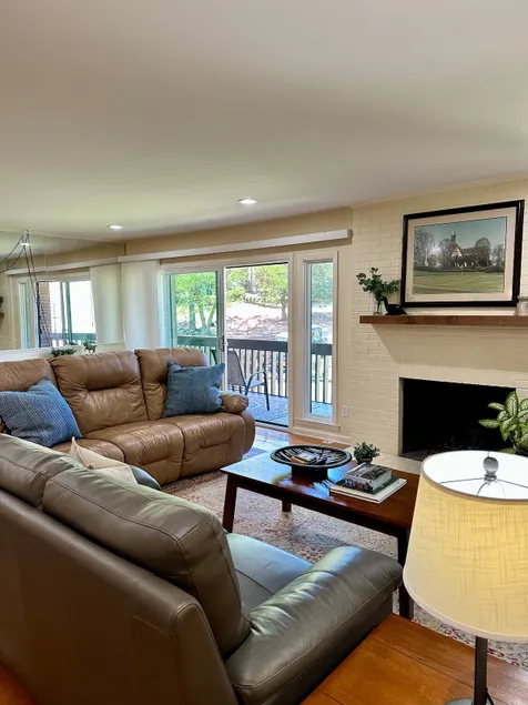 Jewel by the lake! Water + pool views, stylish 3BR - Image 1