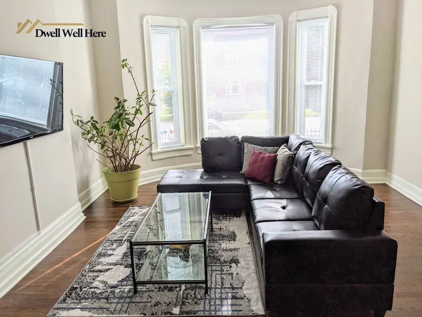 Spacious Bronzeville Apartment - Image 1
