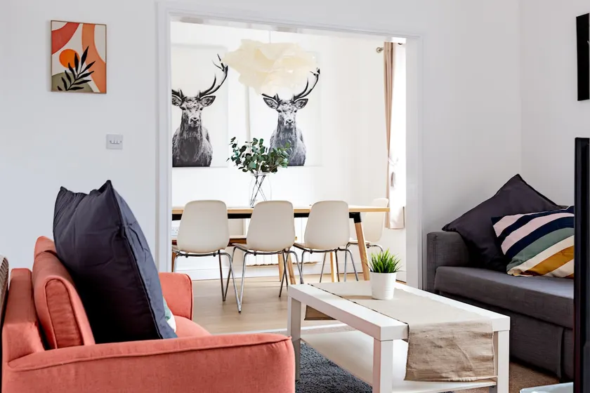 Spacious 3 Bed | Sleeps 8 | Ideal for Groups - Image 1