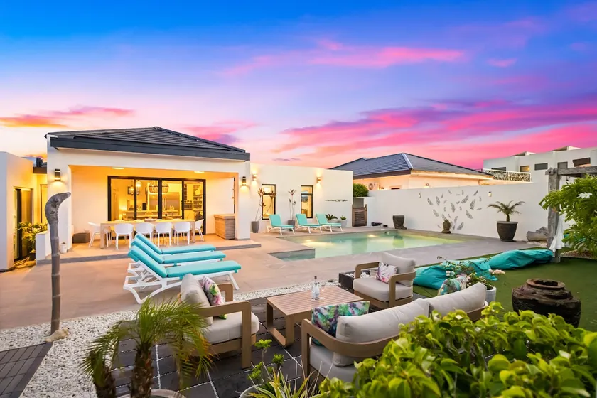 Luxury Oasis Villa with Pool! - 3 Mins to Beach, Shops, Restaurants, Market. - Image 1
