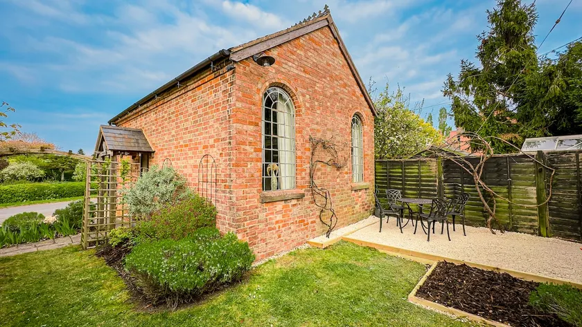 Romantic Cotswolds Chapel Cottage - Image 1