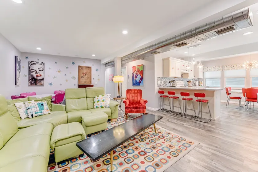Sleeps 12 • Huge Deck • Beach Gear •Pool table - Image 1