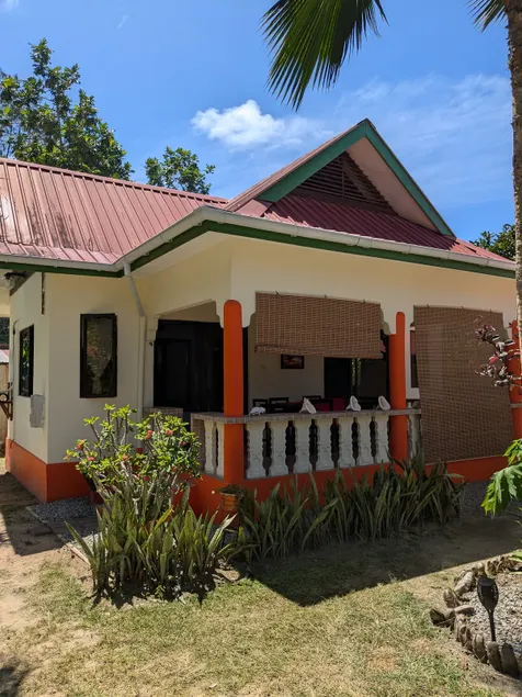 La Passe Guesthouse Self Catering Bungalow - Image 1