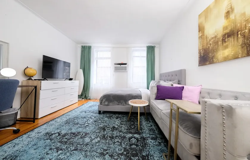 ★ HIP NYC STUDIO W/sleeping loft-central location★ - Image 1