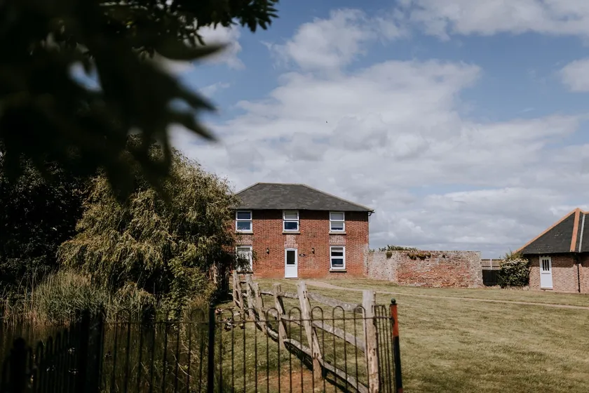 Beautiful farmhouse on our farm in Kent sleeps 21 - Image 1