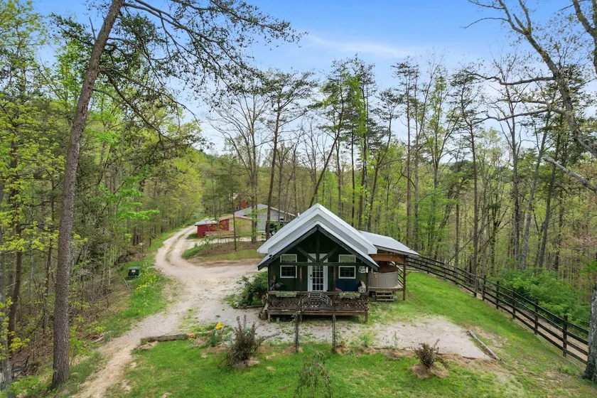 Larkspur Cabin with Hot Tub near Red River Gorge - Image 1