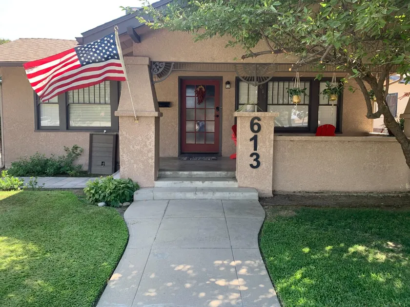 Cozy Downtown Bungalow w/EV, Visit the Sequoias! - Image 1