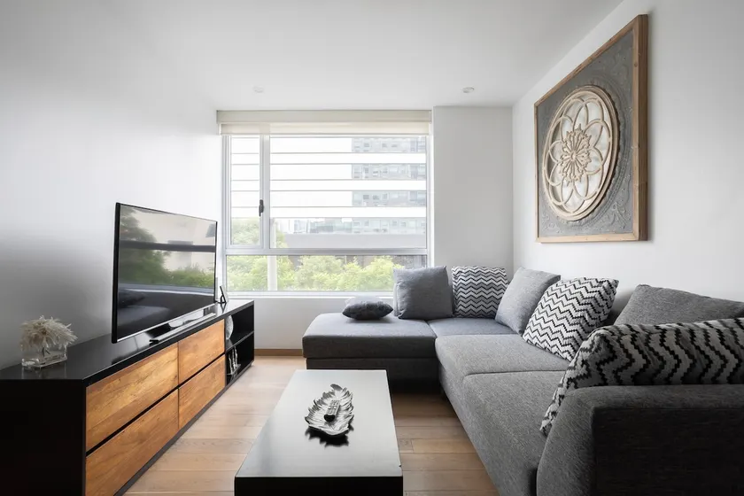 Modern apartment in a Luxury building with Pool - Image 1