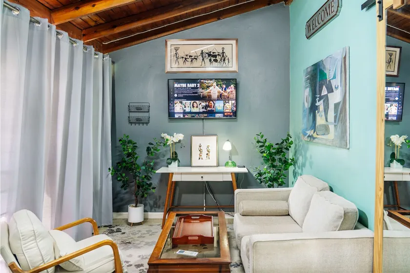 Walkable, Lots of Amenities - Fast WiFi, Deluxe AC - Image 1