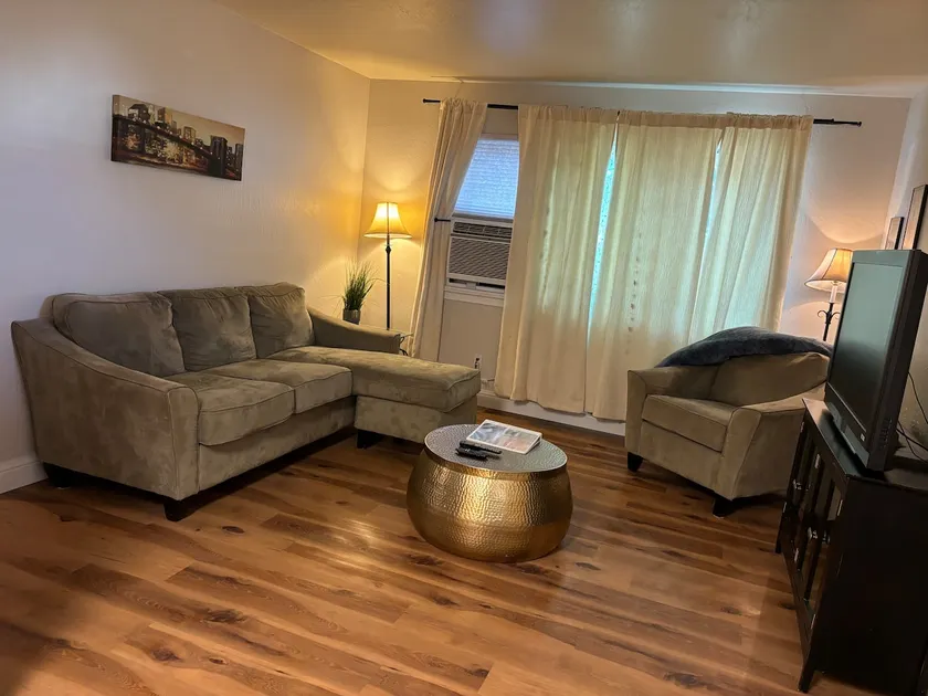 Cozy Downtown Martinez Apartment 2B/1BA - Image 1