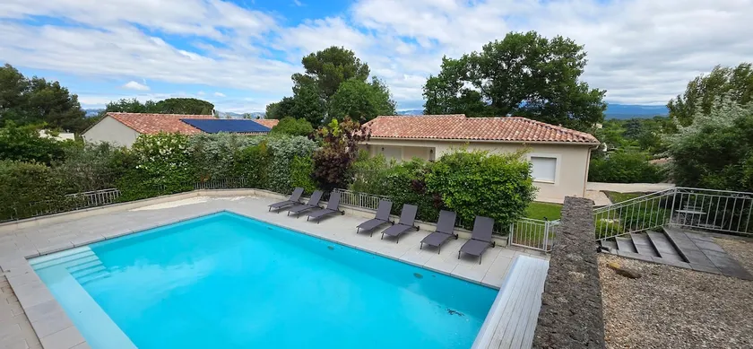 Provençal Escape: Villa with Pool and Garden - Image 1