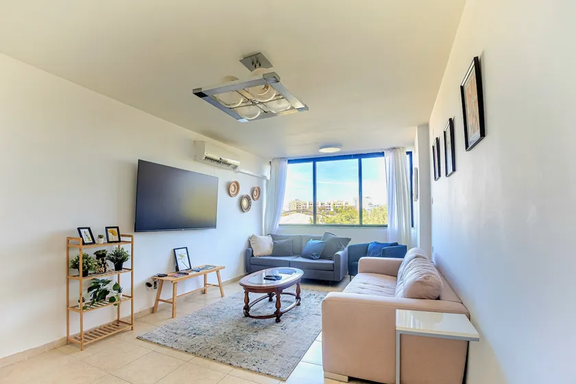 YaffoTLV Beach - Bright 2 Bedroom Apartment WITH SHELTER - Image 1
