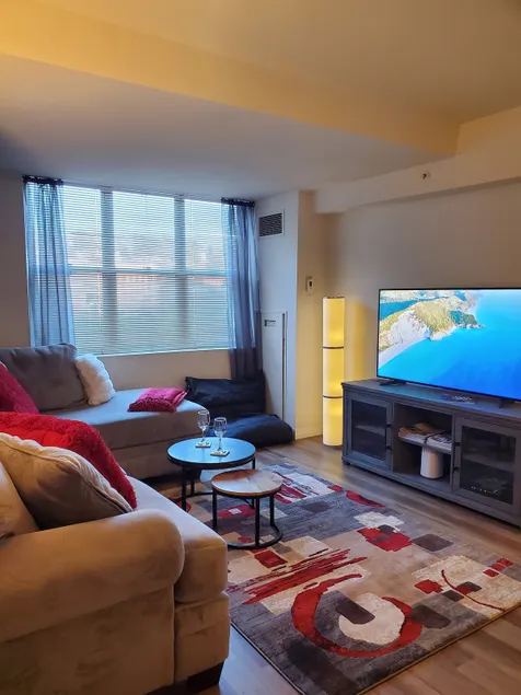 Dwntwn 1BR/Pool/Gym/Parking/Hi-Speed WiFi/King Bed - Image 1