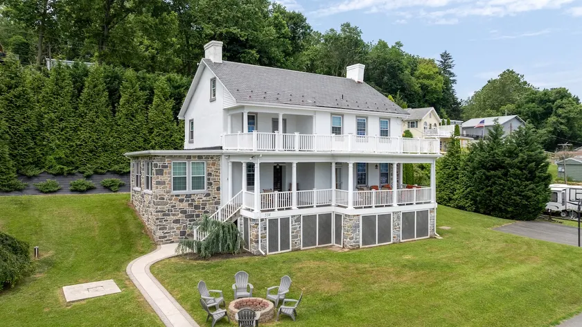Smukke River View Home - Image 1