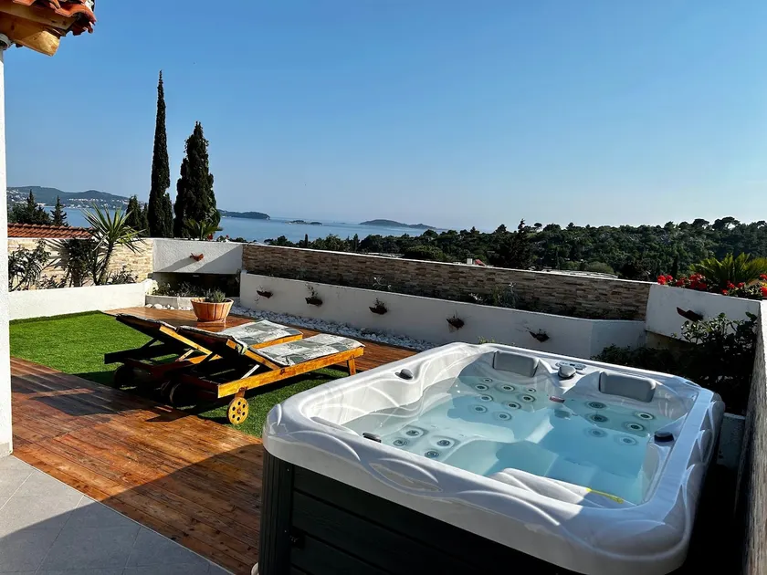 Superior Accommodation with sea-view top terrace - Image 1