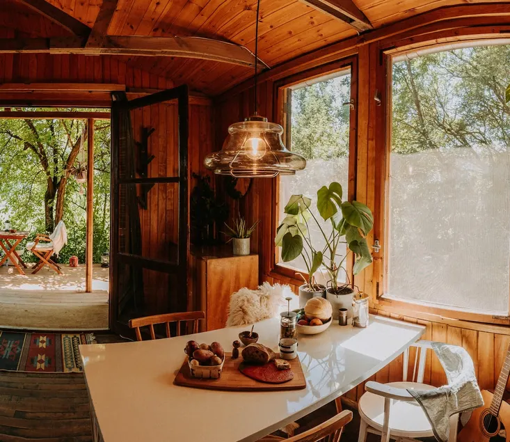 Cosy wood cabin with fireplace & Danube Bend views - Image 1