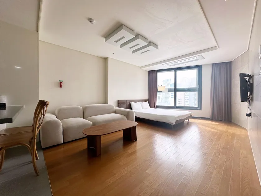 Sweet • • #Netflix #No Marine City #Haeundae Prugio City #L City and Beach 1 minute - Image 1