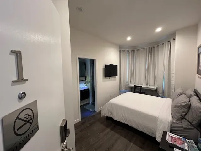 SoMa 9 Residences Room 1 Private Bathroom St View - Image 1
