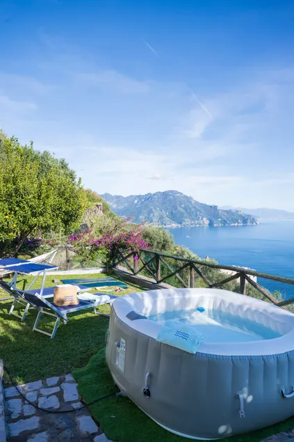 Big villa with stunning sea view and huge garden - Image 1