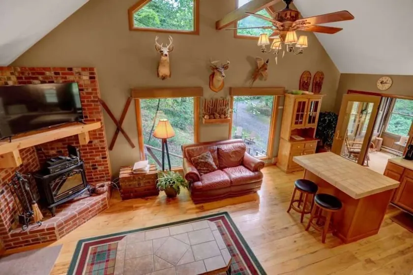 Wildwood Chalet -Raystown Lake Vacation Rentals, Aunt Susie's - Image 1