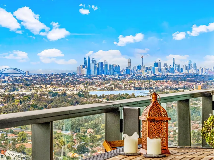 Luxury Penthouse Sydney Skyline Views - Image 1