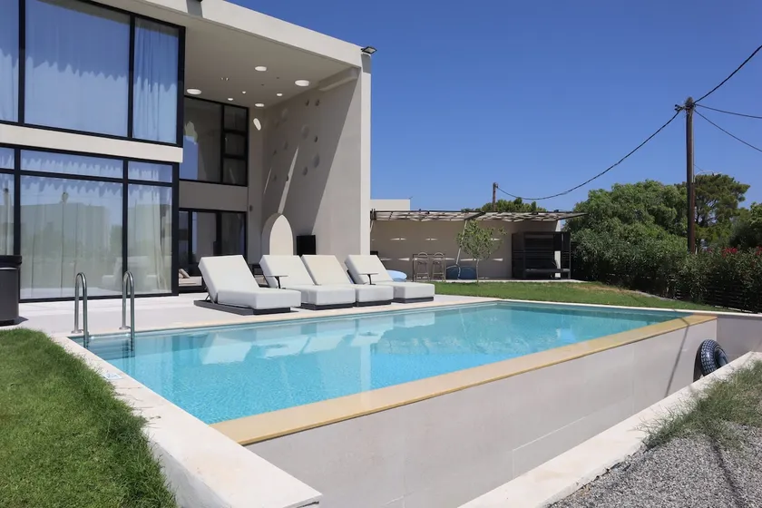 Trapezia Luxury Living -Morganite - Image 1