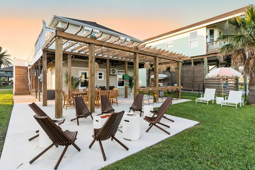 BBQ Patio Area+Comm Pool+Games | Beach Soulcation - Image 1