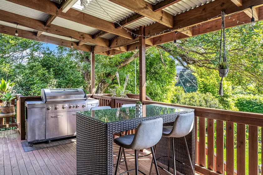Relaxing 4BR Retreat - Pool, BBQ & Outdoor Shower - Image 1