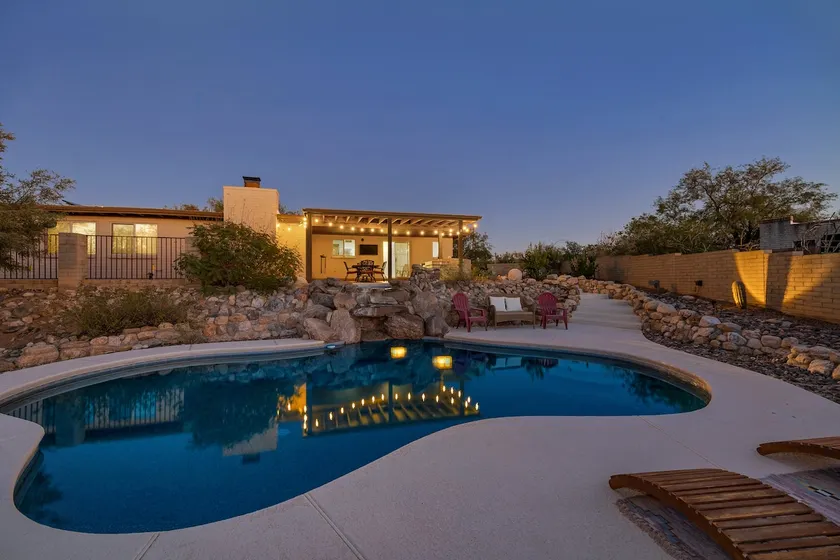 Oro Valley, 18-min drive from UofA, Heated Pool - Image 1