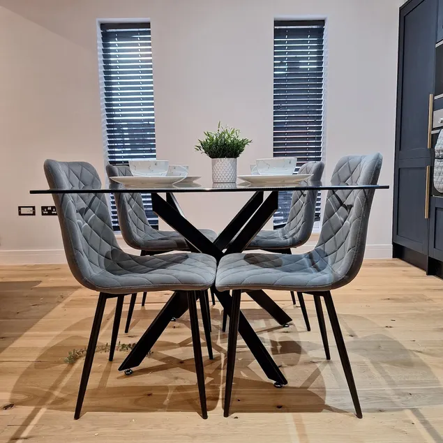 Home at Highgrove - Private Garden & Parking - Image 1