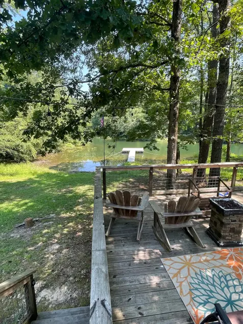 Cozy Lake Cottage - Image 1