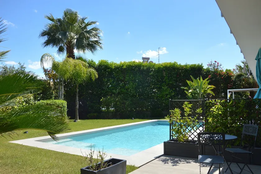 Prestigious villa •150m²• Pool • Ping Pong • Parking - Image 1