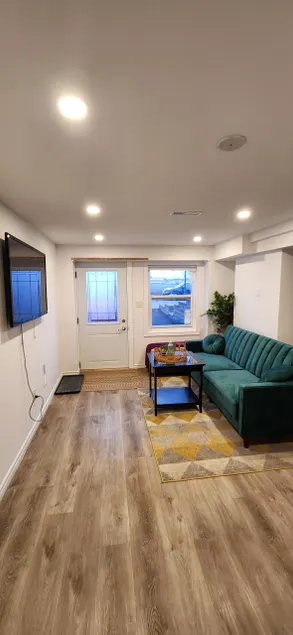 Cozy walkout apartment with separate entrance! - Image 1