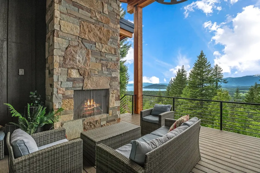 Golf Getaway Stunning Lake & Mountain Views - Image 1