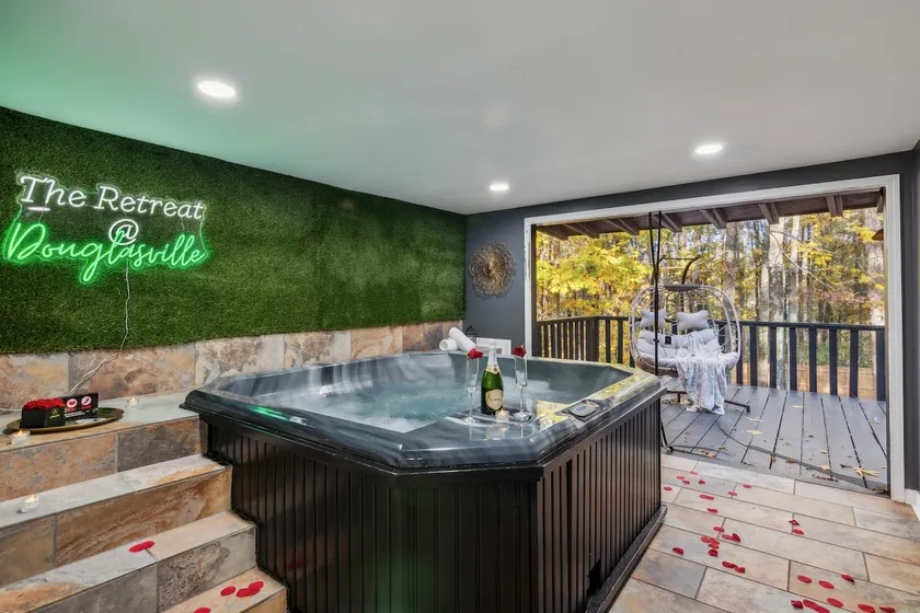 Date Night Retreat· Hot Tub· Fire Pit · 20 Min ATL - Image 1