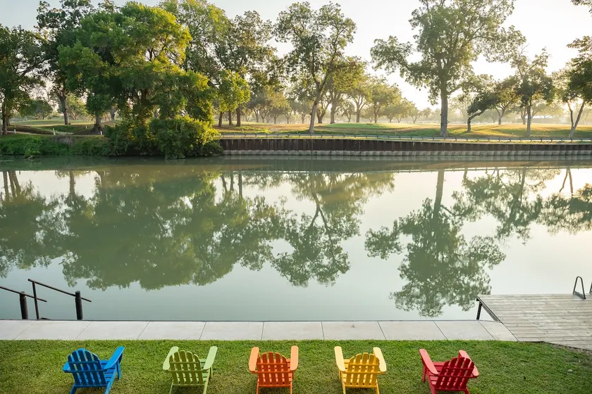 Waterfront Family Getaway: Dock, Kayaks & Fire Pit - Image 1