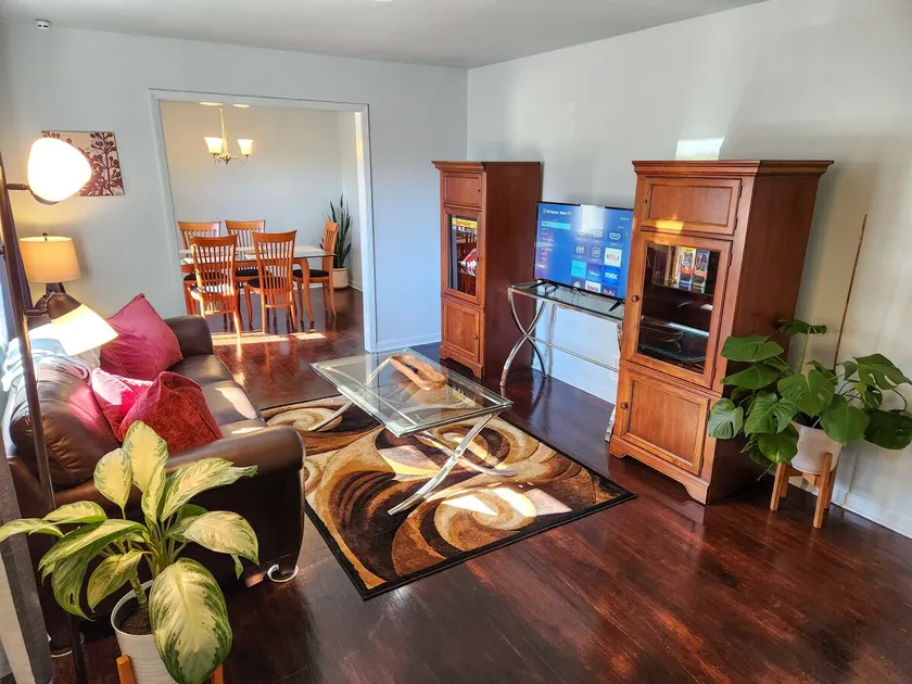 Airport Hideaway 4beds, 3BR, 2Ba 8 mins to Airport - Image 1