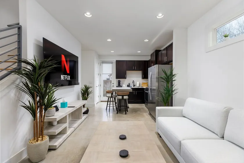 Full Office | Patio | Games | Relax, Work, Play! - Image 1