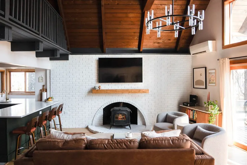 Relaxing Chalet Getaway, 5 min to Main St - Image 1