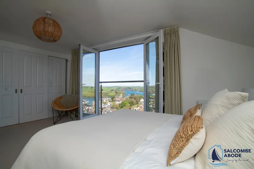 Ultimate Coastal Escape - Stylish & Estuary Views - Image 1