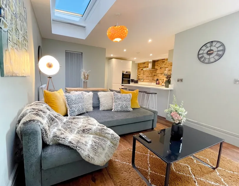 Luxury Brighton Seaside 2BR Townhouse | Sleeps 6 - Image 1