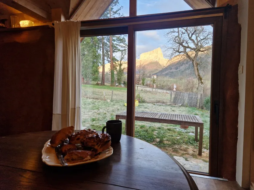 House with view of Mont Aiguille - Image 1
