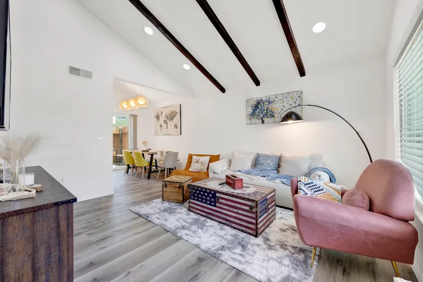 Cozy Little Townhouse near Local Eats - Image 1