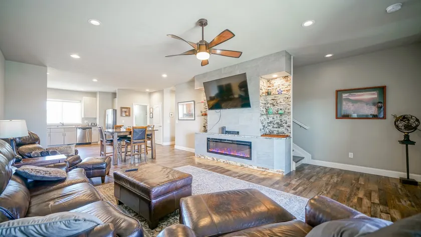 Modern 2 bedroom condo. - Image 1