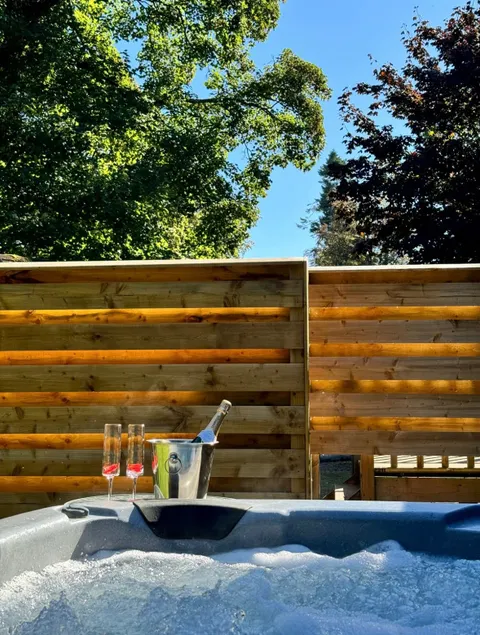 Epona 8 - Hot Tub-Perth-Pets-Luxury - Image 1