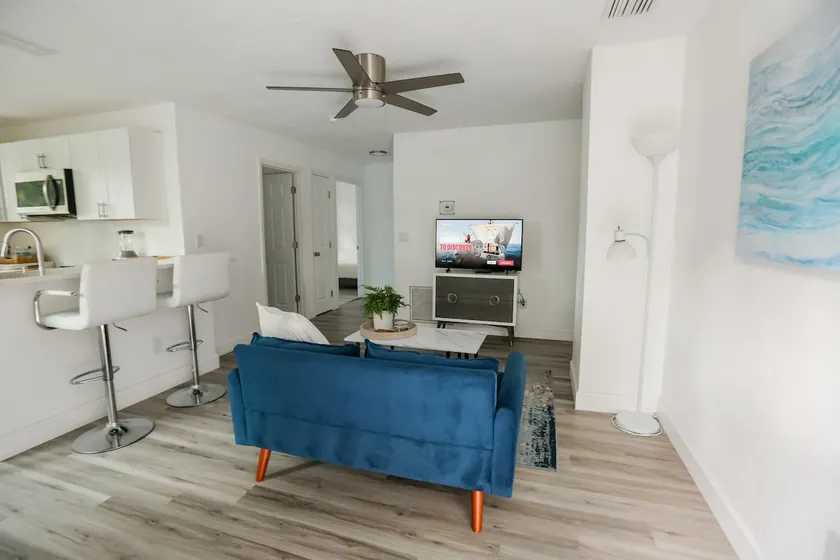3BR Beachwood Bungalow Near Beaches & Downtown - Image 1