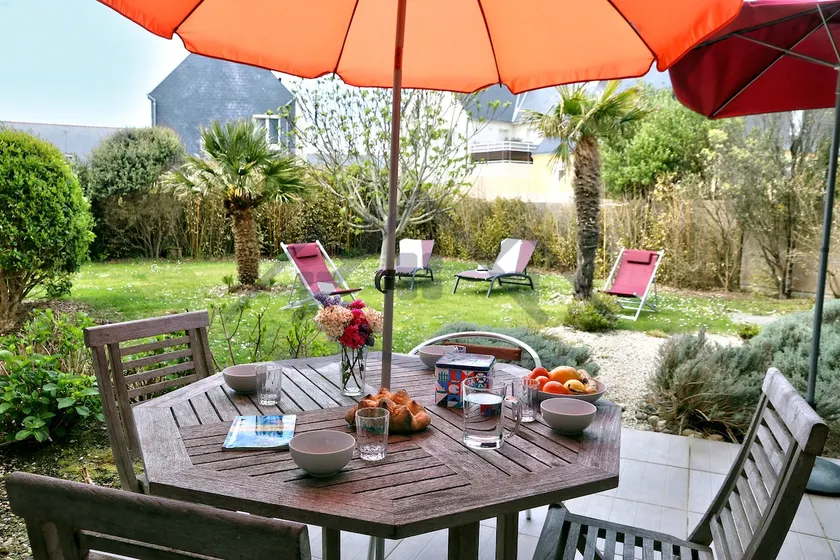 LocaLise - The White Villa - Garden Side - Image 1